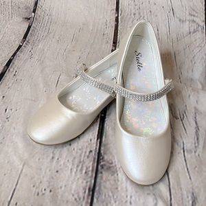 Stelle Pearl White Jeweled Girl’s Ballerina Shoes Size 3 Excellent Condition